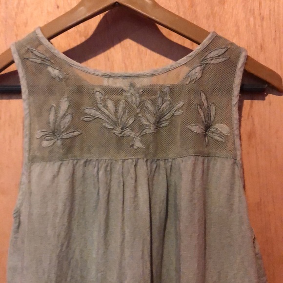 Solitaire Women’s medium Moss Green tank top. - Picture 6 of 11